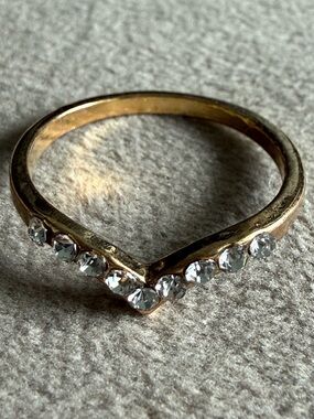 Gold Crystal V-Shape Stackable Ring